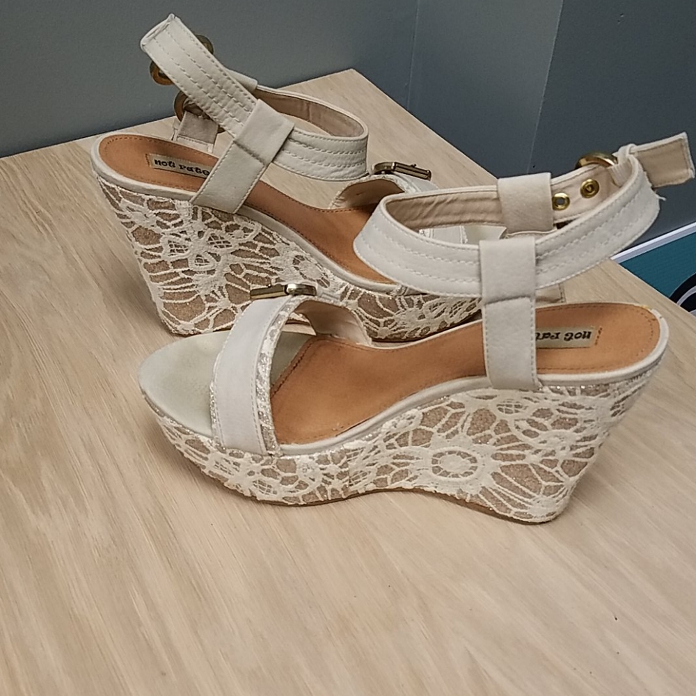 Not rated sandal